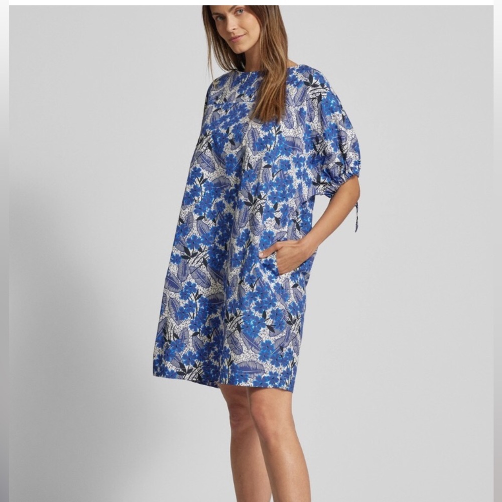 Weekend MaxMara cotton dress with floral print.